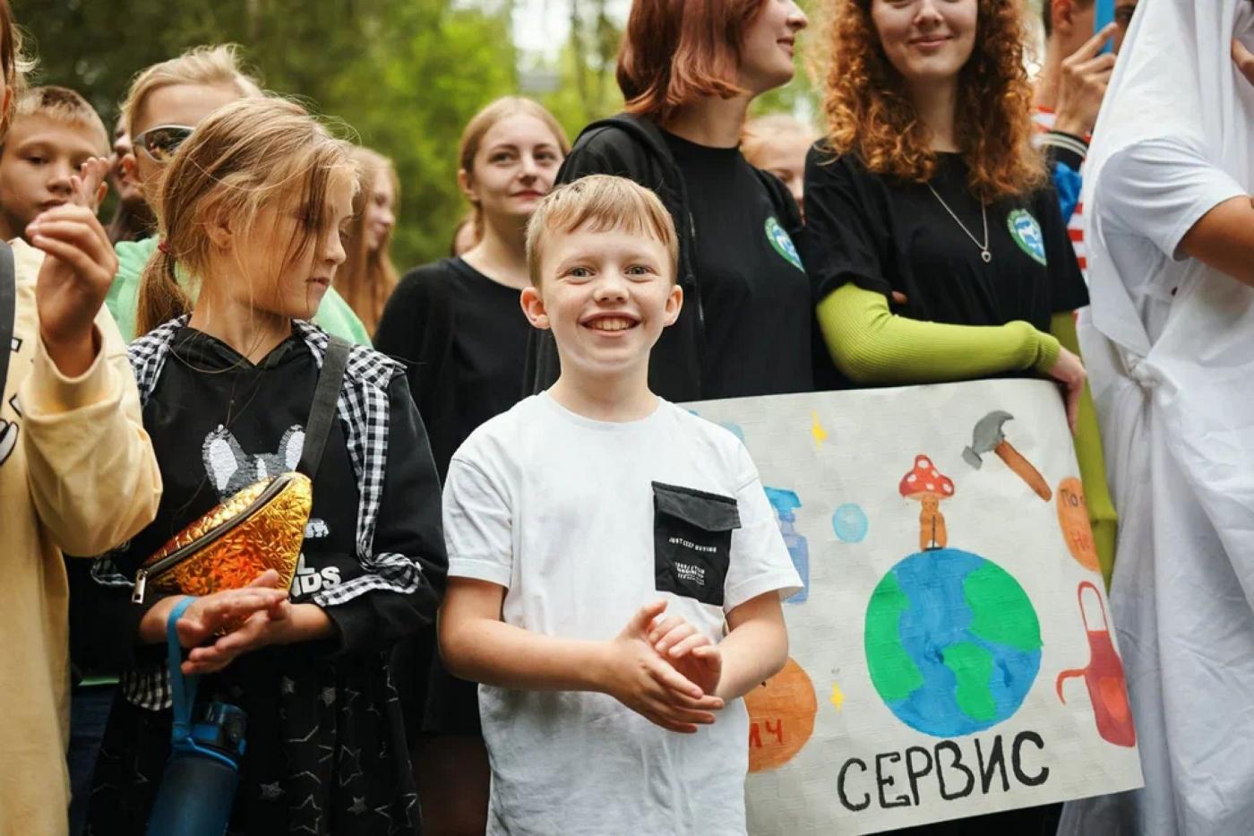 Вперед к морю радости! Торжественная линейка открытия четвертого заезда в ДОЛ «Политехник»